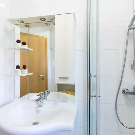 Nino Apartament *