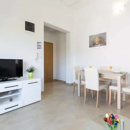 Nino Apartament Malinska