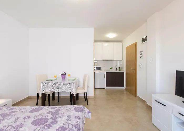 Nino Apartment *