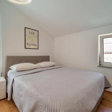 Nino Apartment *