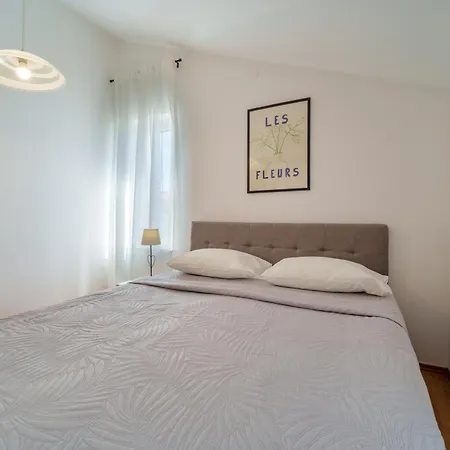 Apartment Nino *