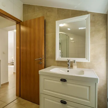 Nino Apartman