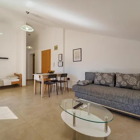Nino Apartman Malinska