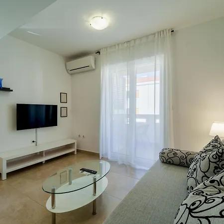Nino Apartman