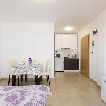 Nino Apartment *