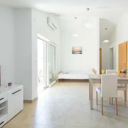 Apartment Nino *