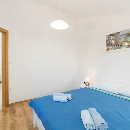 Apartment Nino Malinska
